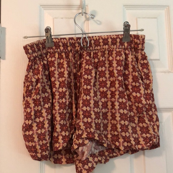Lightweight tribal printed drawstring shorts - Picture 1 of 3